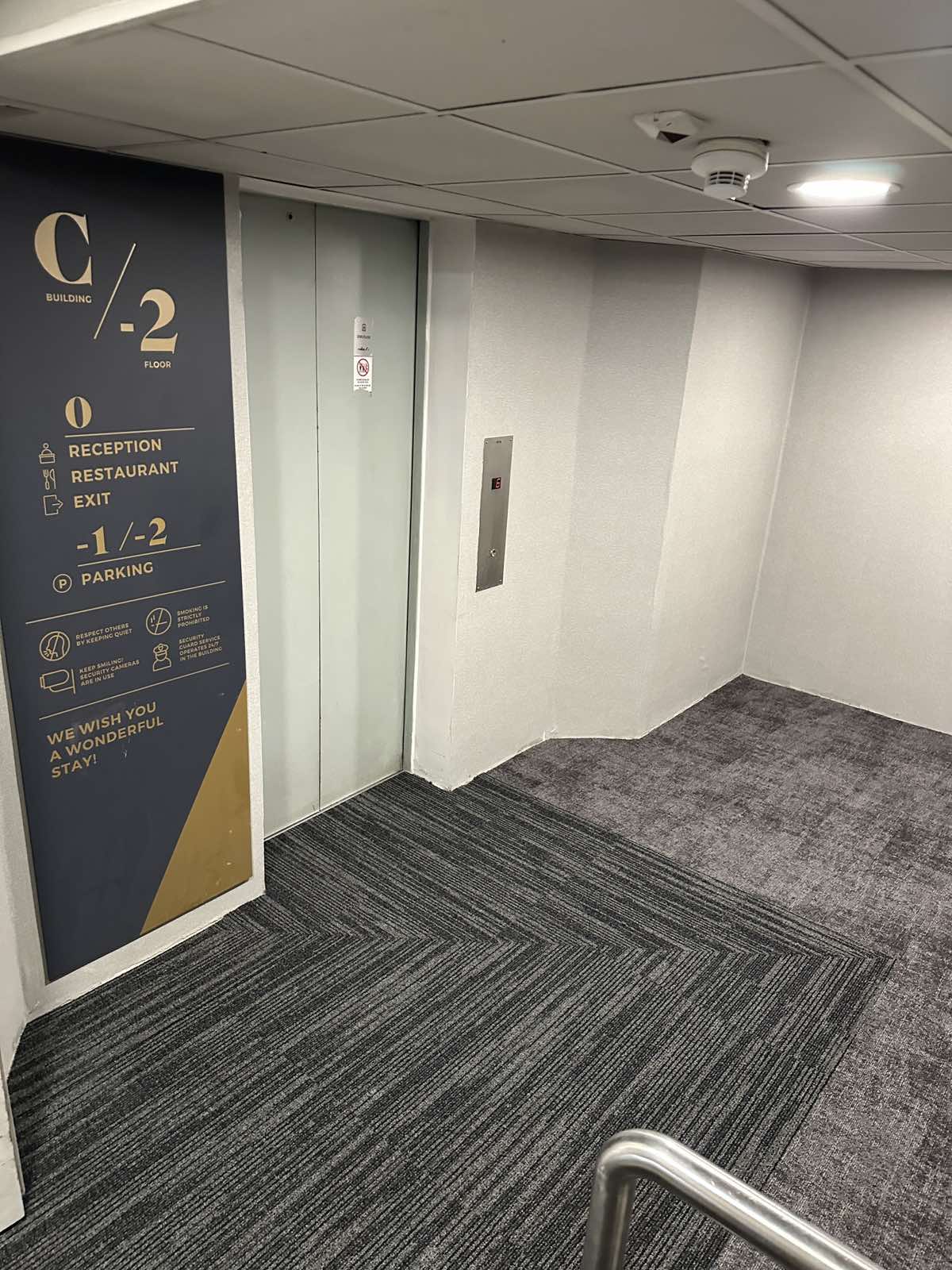 Szállodai liftlobby modulszőnyeg